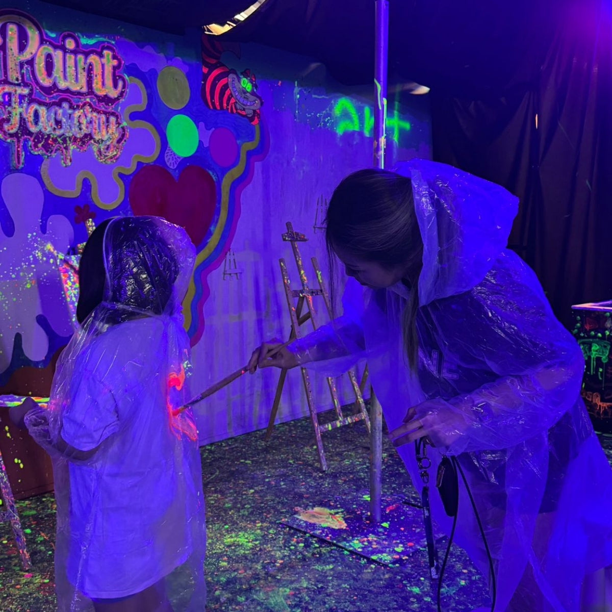 Neon Lab – Glow-in-the-Dark Art Experience